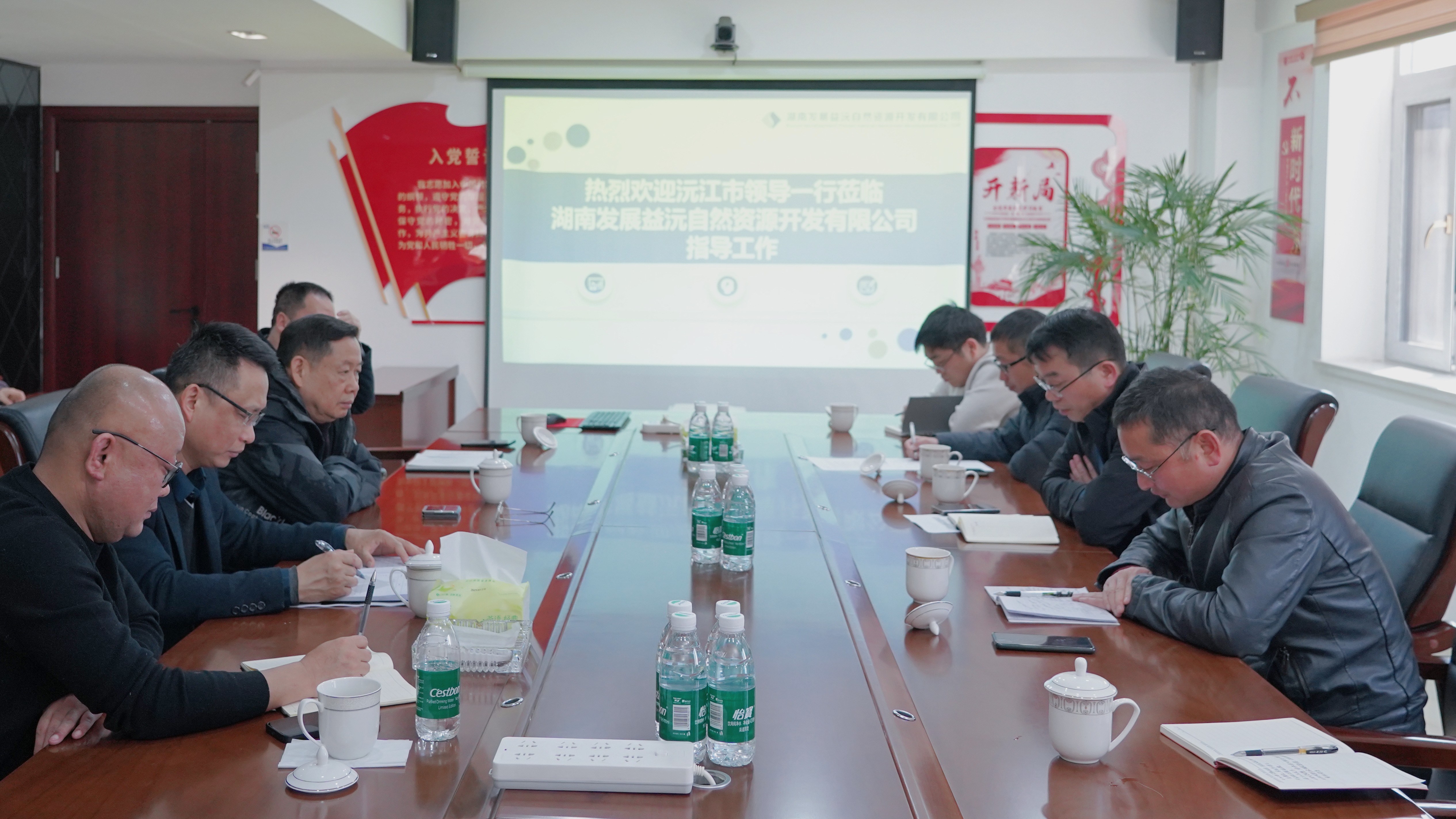沅江市政協(xié)副主席、工商聯(lián)主席汪交龍到益沅公司調(diào)研